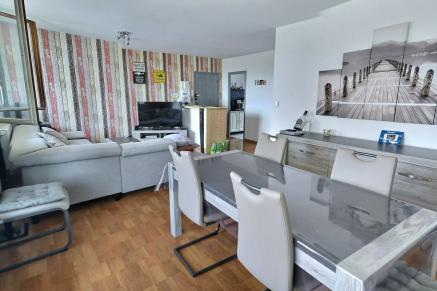 Appartement lumineux avec terrasse
