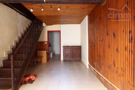A vendre lot de 2 maisons communicantes plus potager non attenant.
