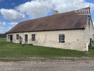 Charmante long�re � r�nover isol�e sur 4 hectars de terrain
