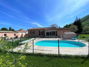 MAISON T5 AVEC PISCINE 2774 M�

