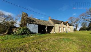 Ancienne ferme avec potentiel et hangars
