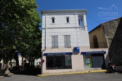 A vendre un appartement r�nov� de 76 m� habitables, avec une terrasse de 30 m� et une loggia de 8 m�