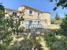 Maison de 240 m� sur une parcelle de 4552 m�
