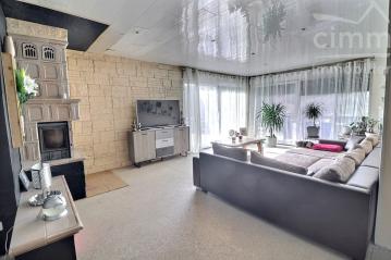 Charmante maison de plain-pied de 185m� avec piscine enterr�e
