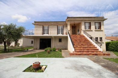 A vendre une maison 4 faces de 140 m� habitables avec 3 chambres, un grand garage sur une parcelle d