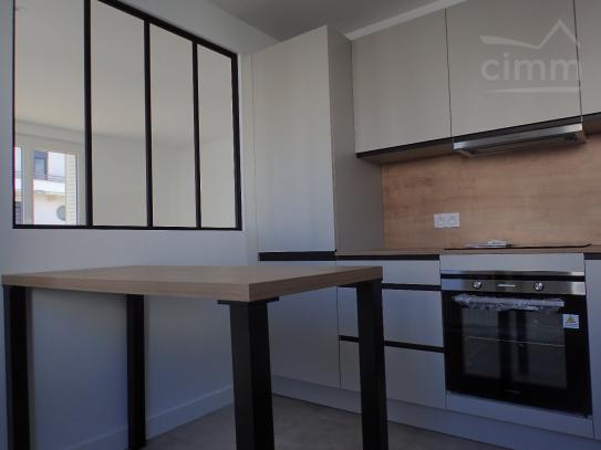  Appartement T2 enti�rement refait � neuf.
