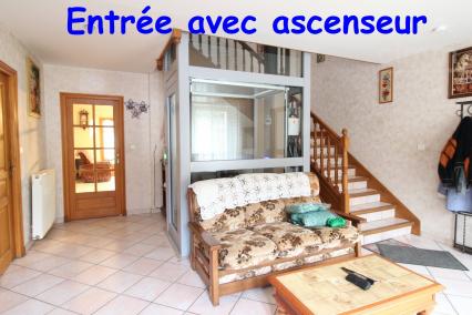 A vendre maison de 266m� avec un jardin de 400m� et un grand garage de 87m�.Id�al maison � partager 