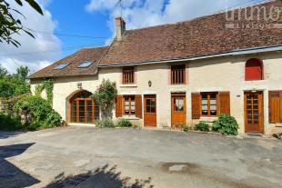 VINEUIL, A Vendre Long�re 197m� habitable, 4 chambres
