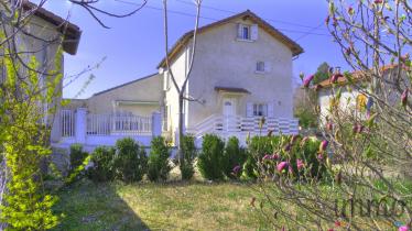 Grande maison de 184m� � Rives
