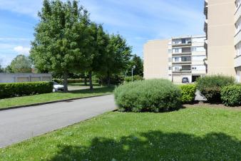 CHEVIGNY SAINT SAUVEUR ; Location d'un appartement T4 avec loggia et cave
