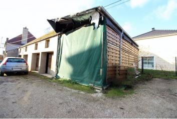Grenier am�nageable de 72 m� au sol avec garage double et car-port sur terrain de 25 m�.
