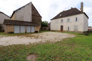 B�timent de 1850 de 268 m� utiles sur 769 m� de terrain
