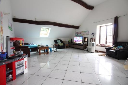 Long�re avec deux logements, terrain de 1054m�
