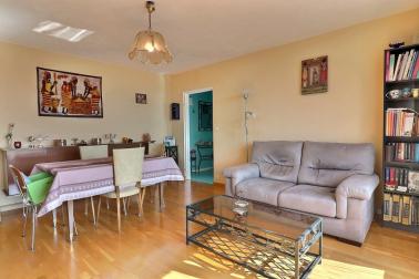 Chen�ve, appartement T4 de 78m�, 3 chambres, loggia et ascenseur
