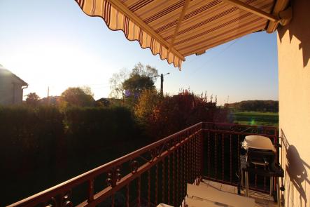 Maison individuelle �difi�e sur sous-sol complet, trois chambres sur terrain de 1066m�
