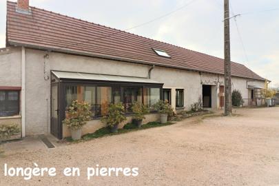Maison individuelle en pierres de plain pied, 4 chambres, grange accol�e, terrain de 1488 m�
