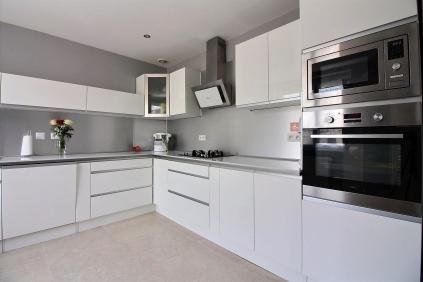 Maison enti�rement r�nov�e, terrain de 278 m�
