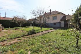 Maison �difi�e sur sous-sol, situ�e dans le charmant village de Pontailler-sur-Sa�ne

