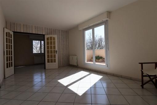 Venez d�couvrir ce bel appartement avec terrasse � QUETIGNY ! 
