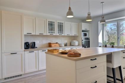 Maison en pierre enti�rement r�nov�e, 2 chambres en rez-de-chauss�e, 3251 m� de terrain
