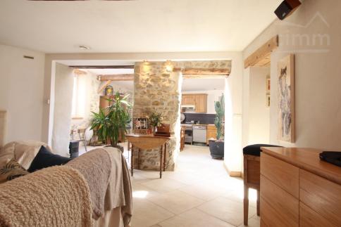 A vendre une maison de 134 m� habitable avec un garage et une cour de 90 m�
