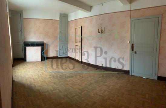 Maison de village avec 3 chambres.
