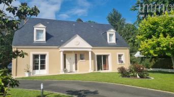 A 8 mn au sud de BLOIS, maison de 5 pi�ces de193 m� de 2003
