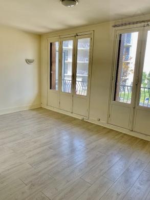 2 pi�ces � rafraichir, secteur attrayant 
