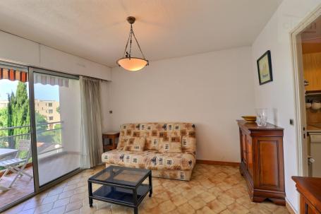 VENTE APPARTEMENT TYPE 2 AVEC TERRASSE ET LOGGIA A 800 M DU PORT DE SANARY
