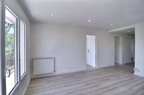 VENTE SANARY TRES PROCHE PORT APPARTEMENT 3 PIECES + TERRASSE
