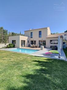Villa moderne avec piscine

