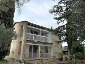 Maison T9 avec garage et jardin
