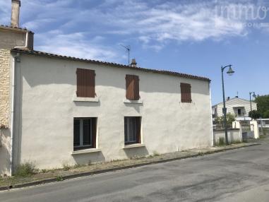 Maison d'habitation � r�nover en plein centre de Cour�on avec jardin
