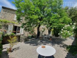 SUPERBE PROPRIETE EN PIERRES
