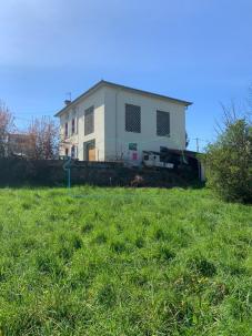 Maison avec 3 chambres sur terrain de 800m2.
