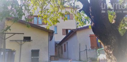 Bel appartement T3 sur La Tour du Pin avec jardin privatif � l'immeuble de 548m2
