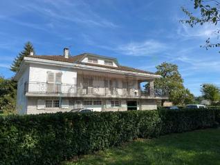 Propri�t� de 7 chambres sur + 5 400 m2 de terrain 
