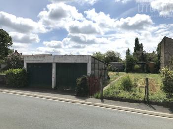 Terrain � b�tir de 659m2 avec garages et d�pendances
