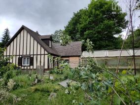 Dans un jardin naturel, proche bois, ensemble de 2 maisons - 6 chambres 

