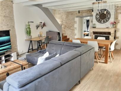 Maison 4 pi�ces en plein centre de Cour�on avec jardin
