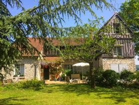 MAISON DE CARACTERE VUE LOIRE ET PARC 
