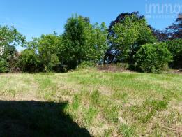 A VNEDRE PROCHE CHARLIEU ET MARCIGNY TERRAIN CONSTRUCTIBLE ET GRANGE
