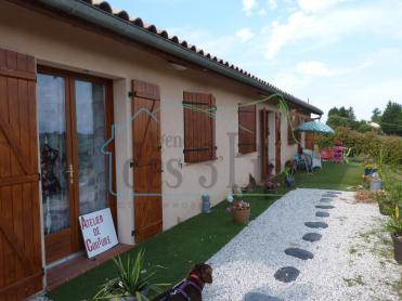 Villa de plain pied, 4 chambres sur terrain 1 300m2.
