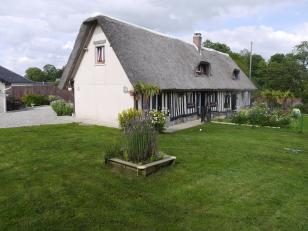 BELLE CHAUMIERE ENTIEREMENT RESTAUREE AU CALME
