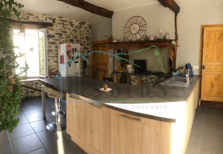 Maison � r�nover avec son terrain d'environ 600m2 et ses d�pendances
