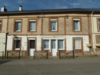 A vendre maison avec 5 chambres b�timents et jardin, � la campagne
