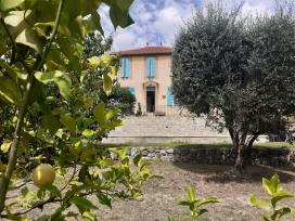 Villa F8+studio, jardin avec piscine � vendre � Grasse
