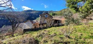 SUPERBE PETIT HAMEAU A FINIR DE R�NOVER- VUE IMPRENABLE SUR LE PARC NATIONAL DES C�VENNES
