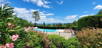 LUXUEUSE PROPRIETE COMPOSEE  DE TROIS HABITATIONS, PISCINE ET VUE IMPRENABLE SUR LE PARC NATIONAL DE
