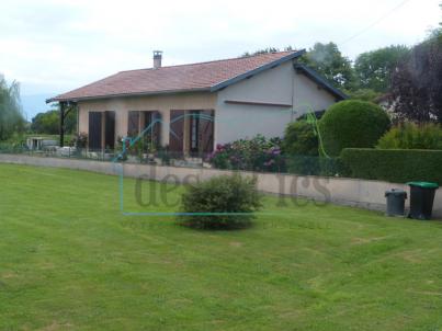 Villa de plain pied sur 2 000m2 de terrain.
